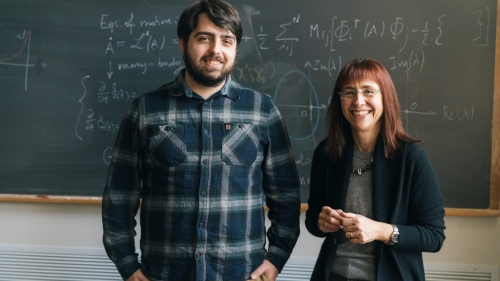  Vincent Flynn, Guarini '22, of the Viola Research Group, and Lorenza Viola, the James Frank Family Professor of Physics. 
